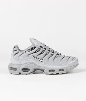 Nike Air Max Plus Shoes - Wolf Grey / White - Black